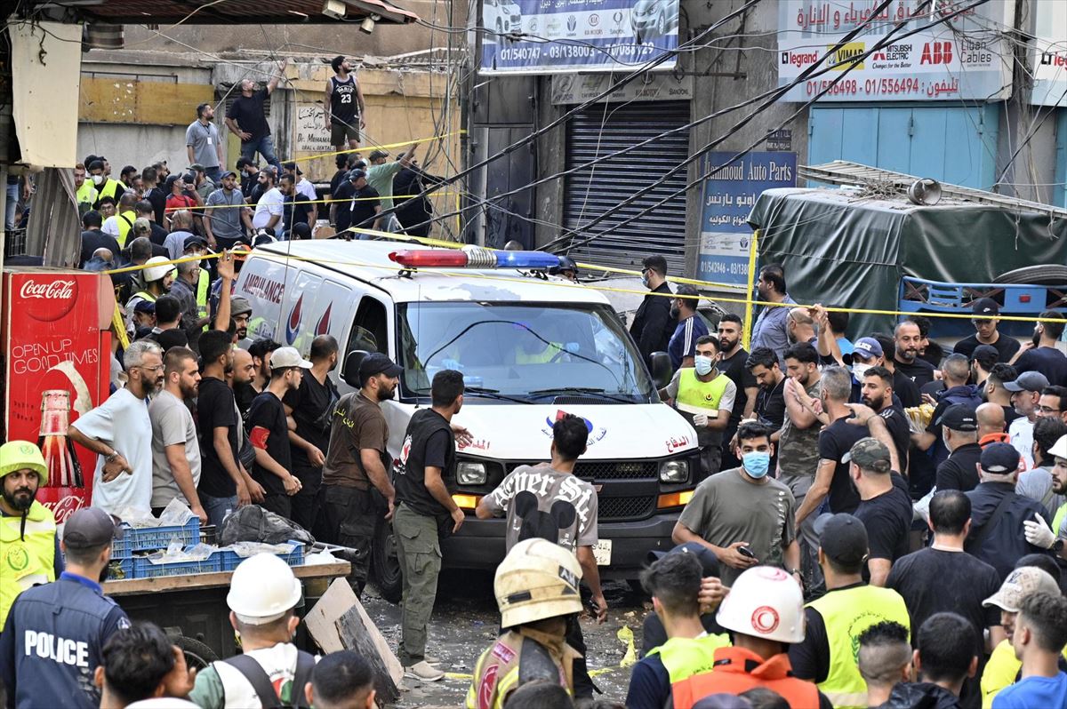 Una ambulancia en Beirut tras el nuevo bombardeo israelí. Foto: EFE