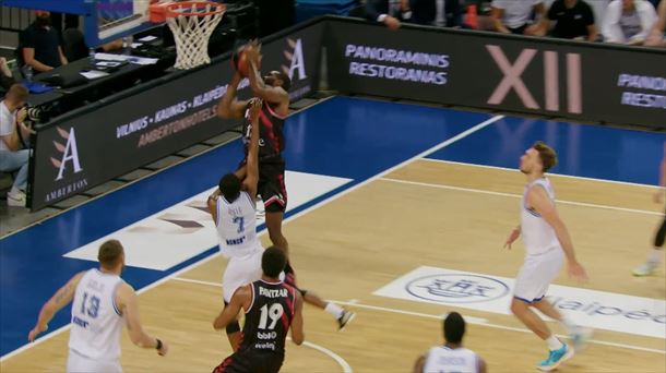 El Bilbao Basket ha obtenido una renta de ocho puntos, en Lituania. Foto: EITB Media. 