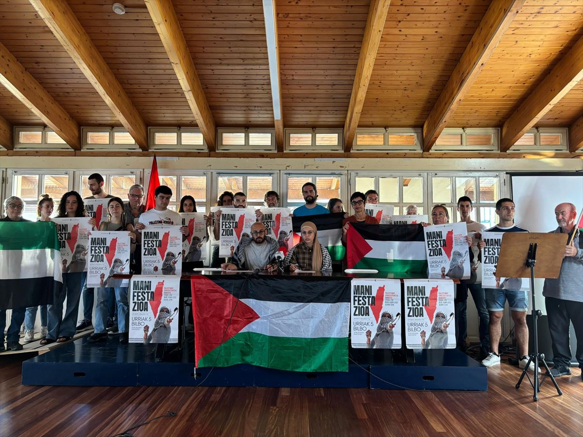 Rueda de prensa de 'Palestinarekin Elkartasuna' en Bilbao. Imagen: Palestinarekin Elkartasuna