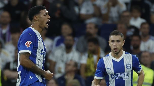 Protesoni, a la izquierda, en un partido de esta temporada. Foto: EFE. 