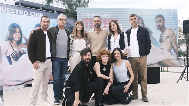 EITB preestrena en Zinemaldia la ficción musical "Itsatsita Berriz", con Jon Plazaola y Leire Martínez
