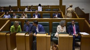 El Parlamento Vasco pide al Departamento de Salud revisar el modelo de las OPE en Osakidetza