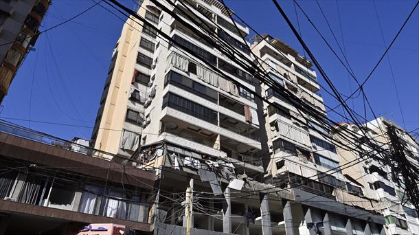 Un edificio bombardeado este jueves por Israel en Beirut (Líbano). Foto: EFE