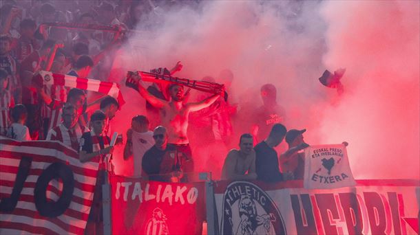 Grada de afición del Athletic en Roma