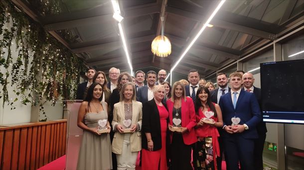 Foto de familia de la entrega de premios