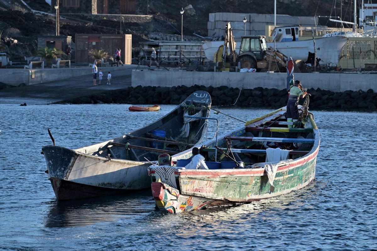 Cayucos que han llegado a El Hierro. Foto: EFE