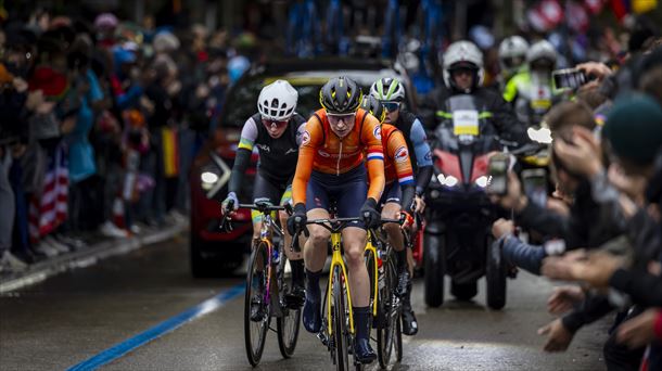 La prueba sub'23 se ha disputado en paralelo con la carrera de élite. Foto: Efe.