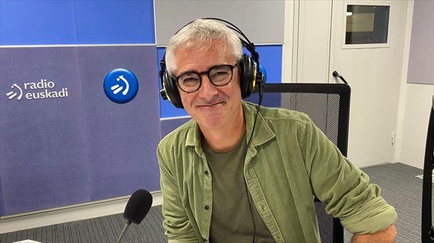 Jokin Oregi de Tartean Tetaro en los estudios de Radio Euskadi