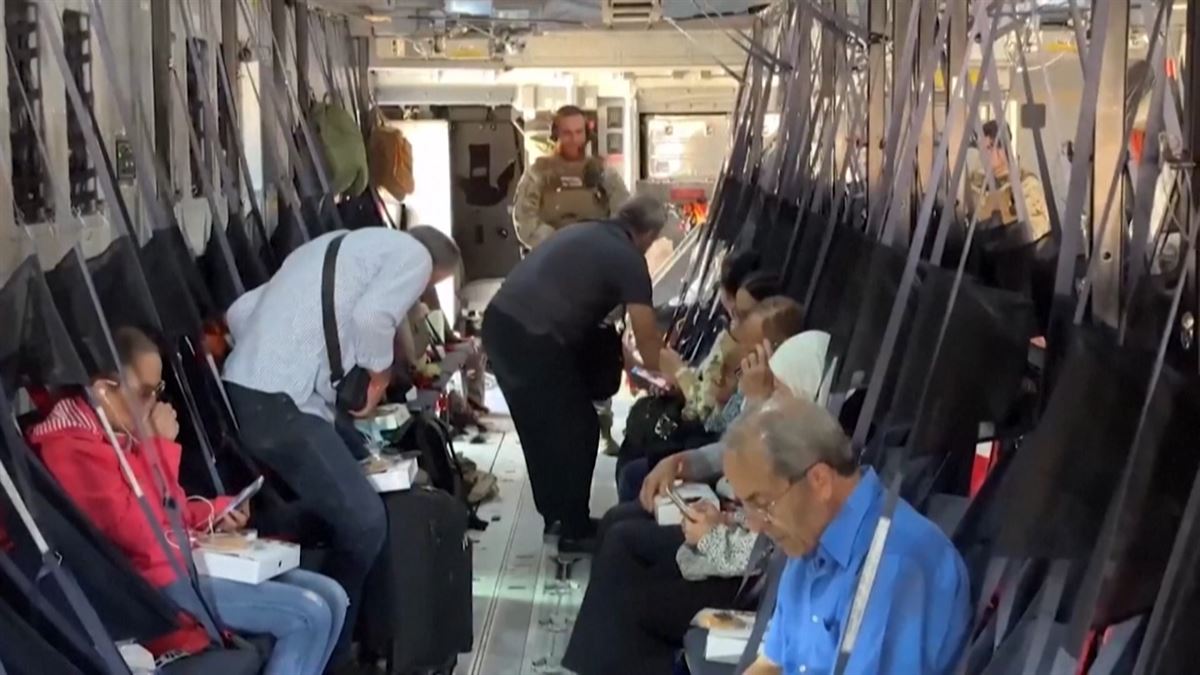 Interior de uno de los aviones. Imagen obtenida de un vídeo de Agencias.