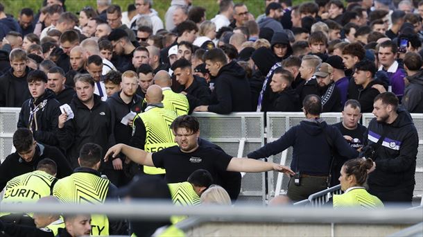 Ultras del Alderlecht, ayer en San Sebastián. 