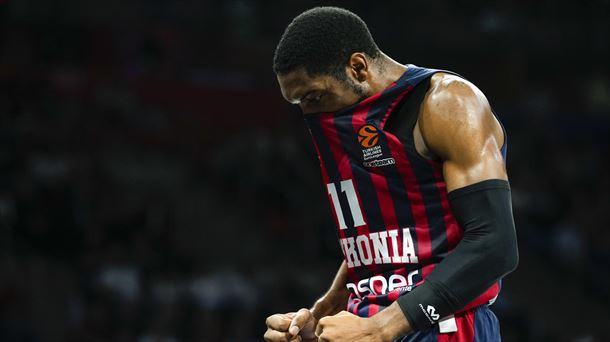 El base del Baskonia Trent Forrest celebra la victoria Foto: EFE