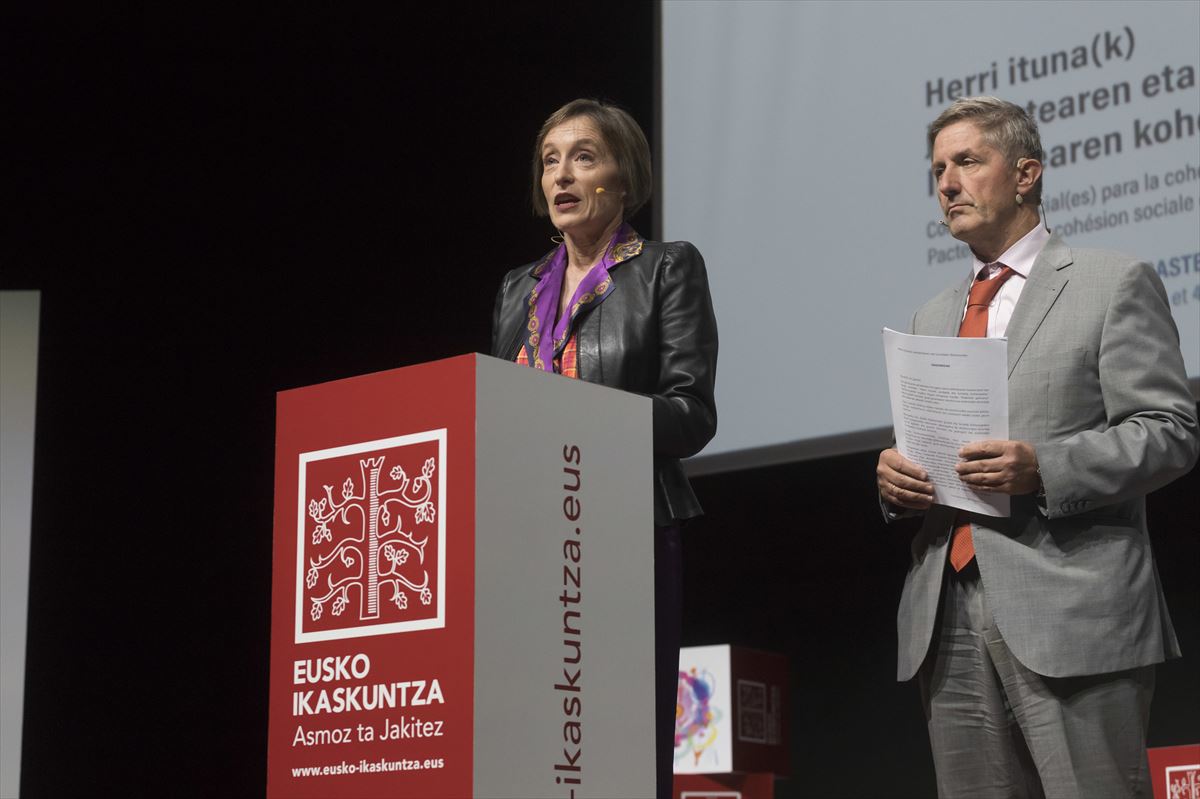 Ana Urkiza y Patxi Juaristi. Foto: Eusko Ikaskuntza.