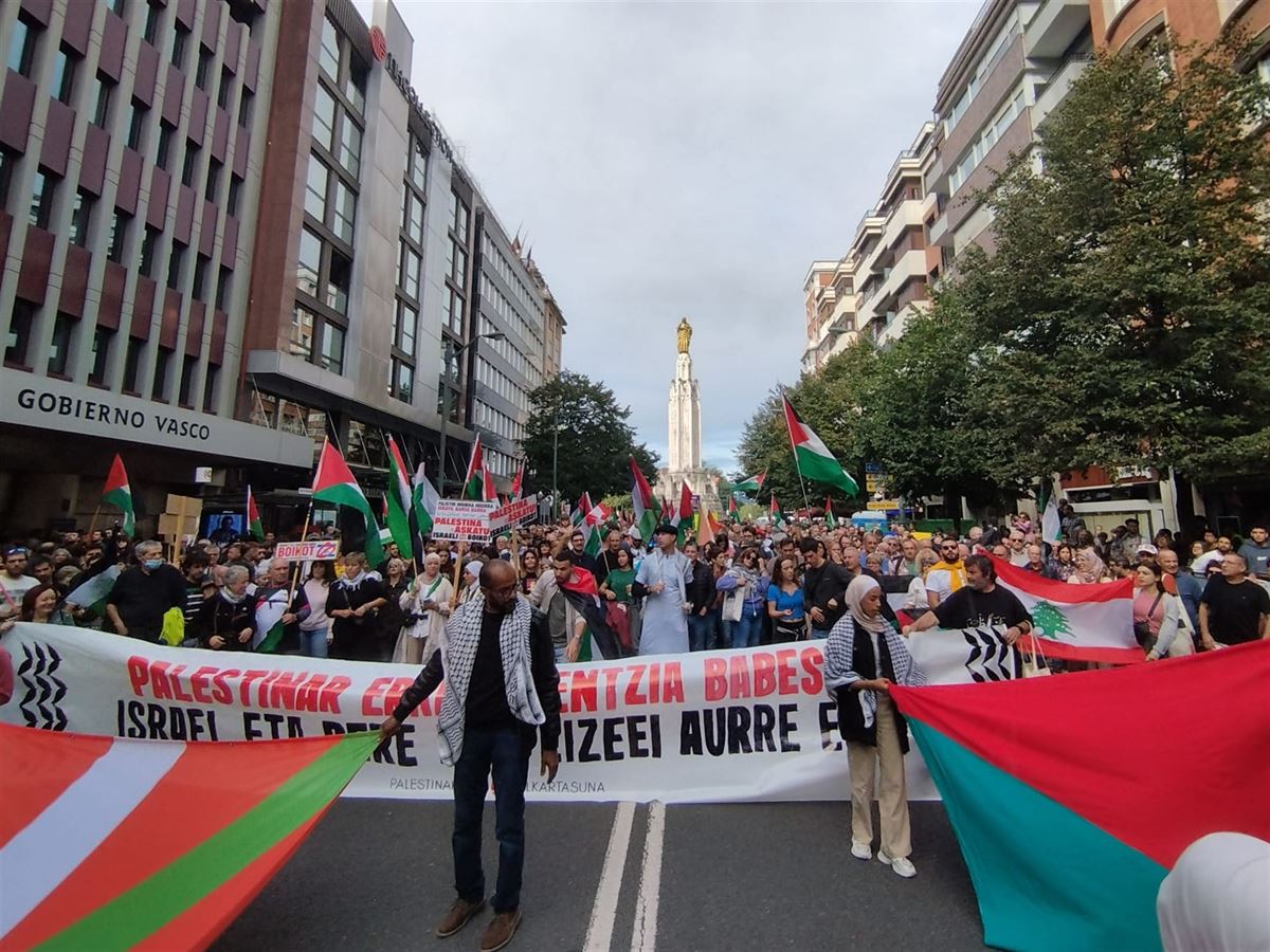 Palestinaren aldeko manifestazioa, Bilbon, abiatzear. Argazkia: EITB