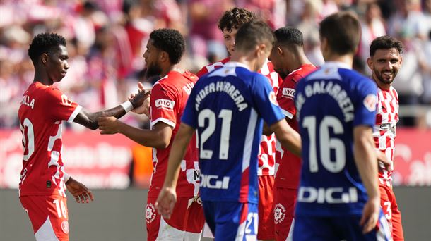 Los jugadores del Girona celebran uno de los goles marcados en el encuentro.