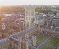 Oxford y Cambridge, destinos únicos rodeados de estudiantes, regatas e historia