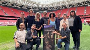 Foto de la presentación en el estadio San Mames 