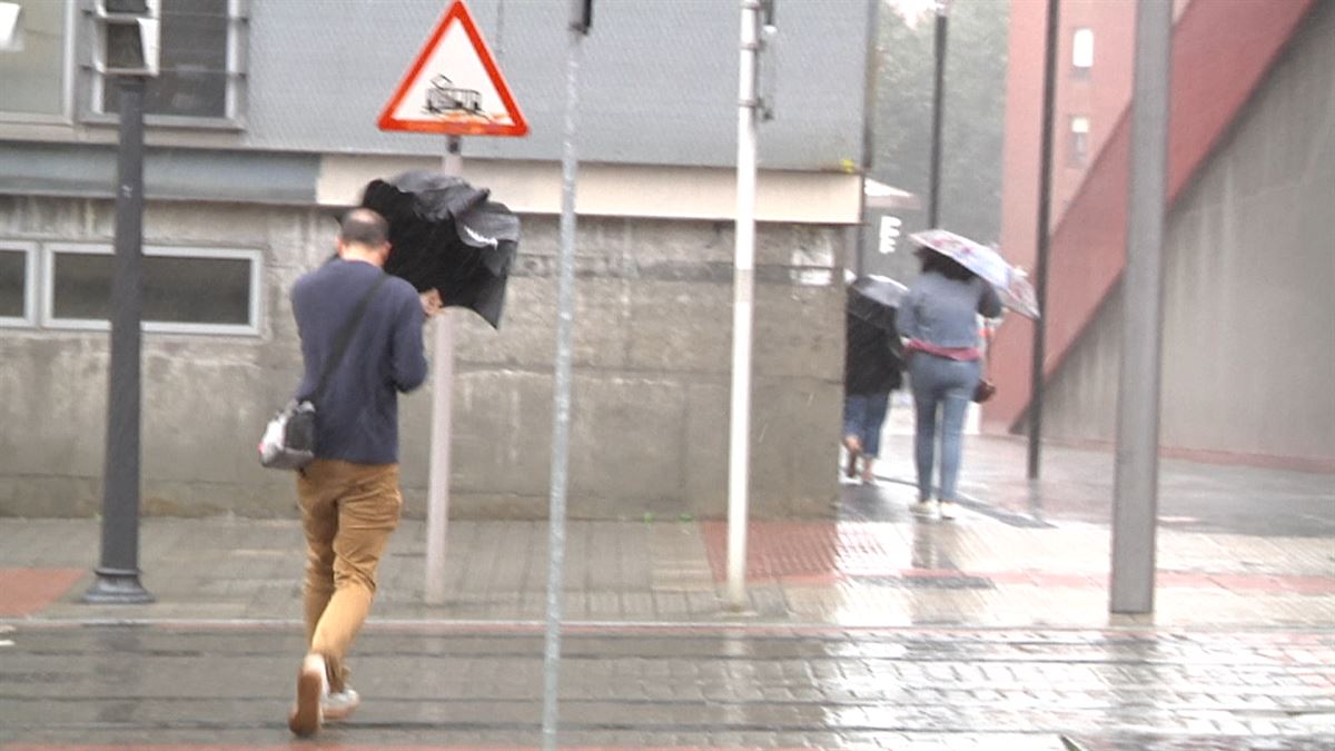 Lluvia en Bilbao. Imagen obtenida de un vídeo de EITB Media.