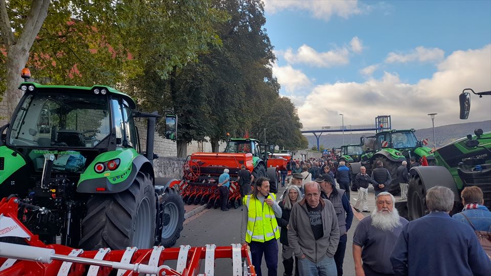 5.	Numero público en la exposición de maquinaria agrícola y ganadera