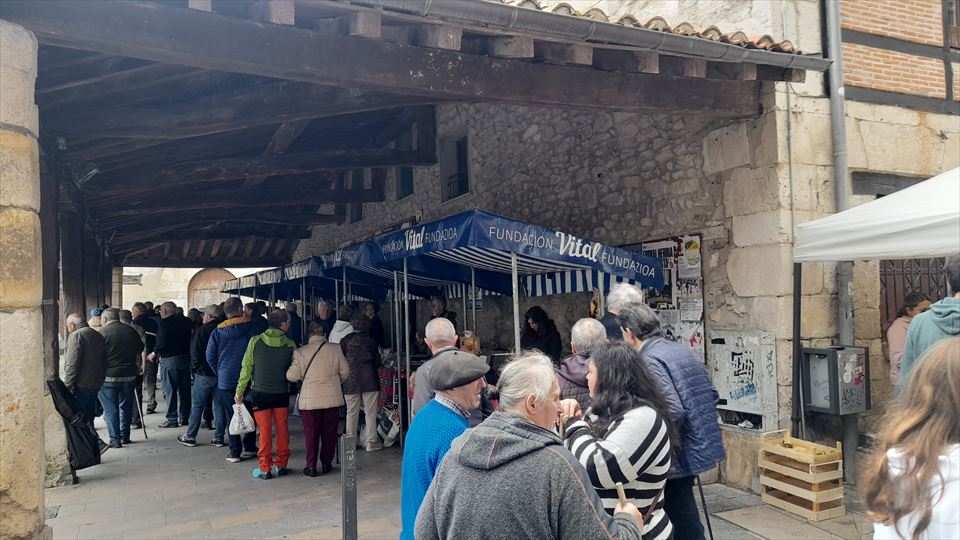 9.	Las olbeas de Plaza Santa María acogieron la venta de quesos de productores del territorio