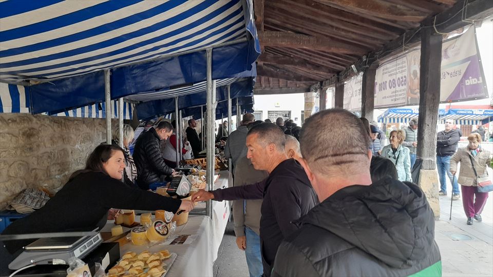 10.	Más de media docena de productores de queso de pastor dieron a conocer el fruto de su labor