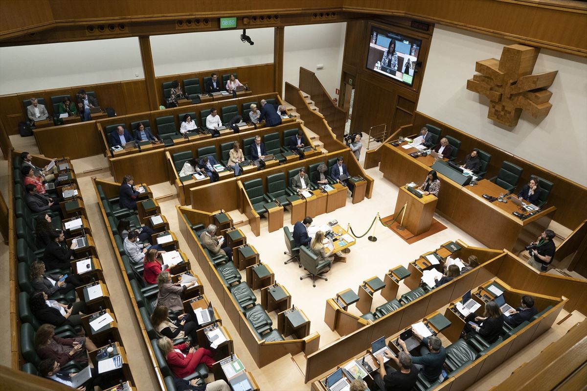 Eusko Legebiltzarreko artxiboko argazkia.