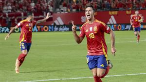 De la Fuentek Simon, Vivian, Laporte, Remiro eta Oyarzabal deitu ditu Espainiaren hurrengo partidetarako