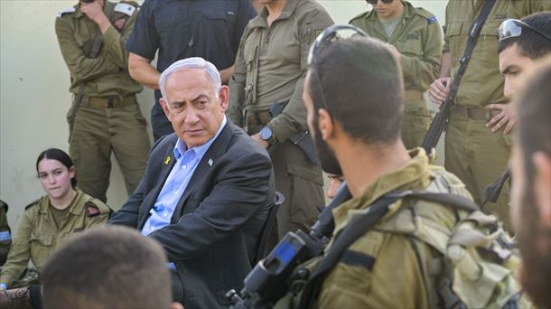 Netanyahu, ayer, junto a soldados israelíes. 