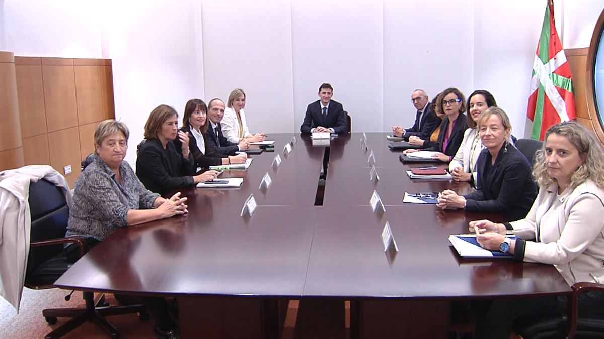 Reunión del Consejo Vasco de Finanzas. Imagen obtenida de un vídeo de EITB Media.