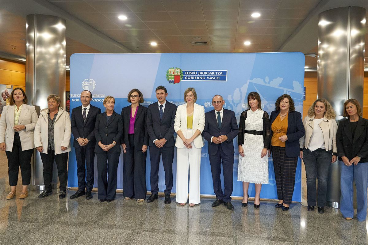 Representantes de las instituciones en el Consejo Vasco de Finanzas. Foto: EFE