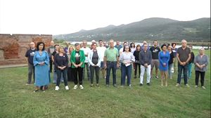  Un nutrido grupo de electos de Busturialdea muestra su rechazo al proyecto Guggenheim Urdaibai