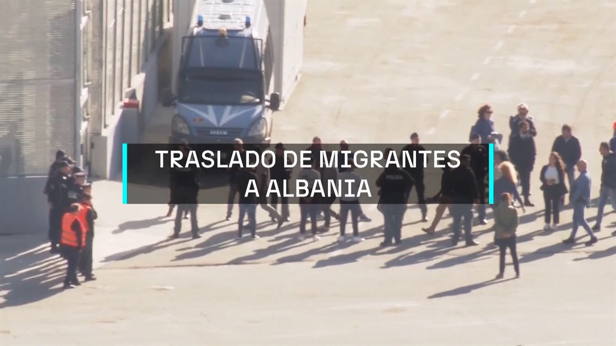 Traslado de migrantes a Albania. Imagen obtenida de un vídeo de Agencias.