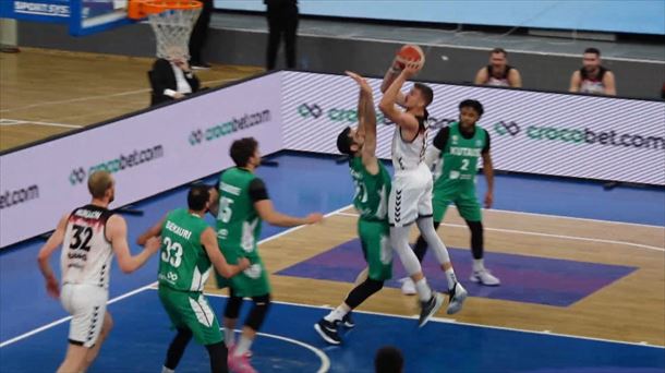 La defensa del BC Kutaisi no ha sabido hacer frente a la ofensiva del Bilbao Basket (EITB Media). 