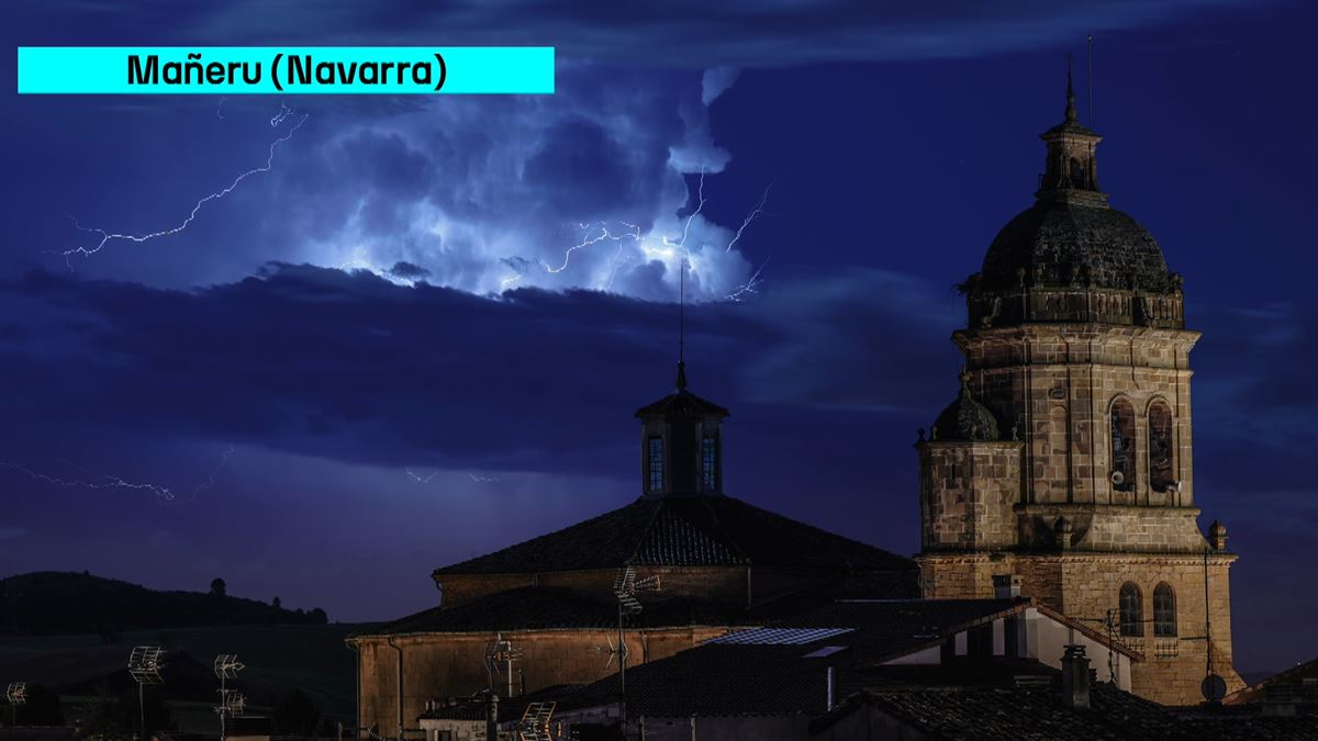 Noche de rayos y fuertes precipitaciones en Euskal Herria