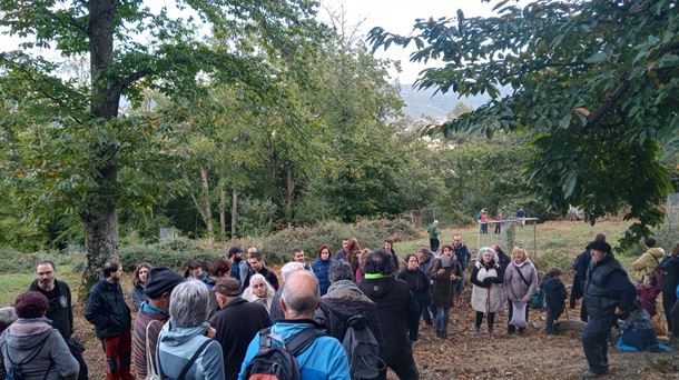 "La Fiesta de la Castaña de Apellaniz se mantiene por la ilusión de la gente del concejo"