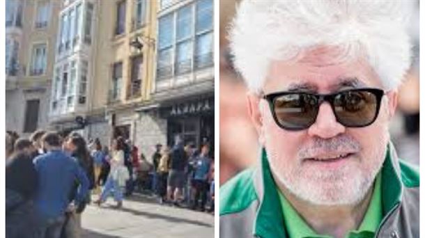 Almodóvar de tardeo en Vitoria para estrenar su película