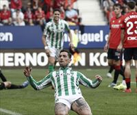 Primera derrota de Osasuna, en casa, ante el Betis del Chimy Ávila (1-2)