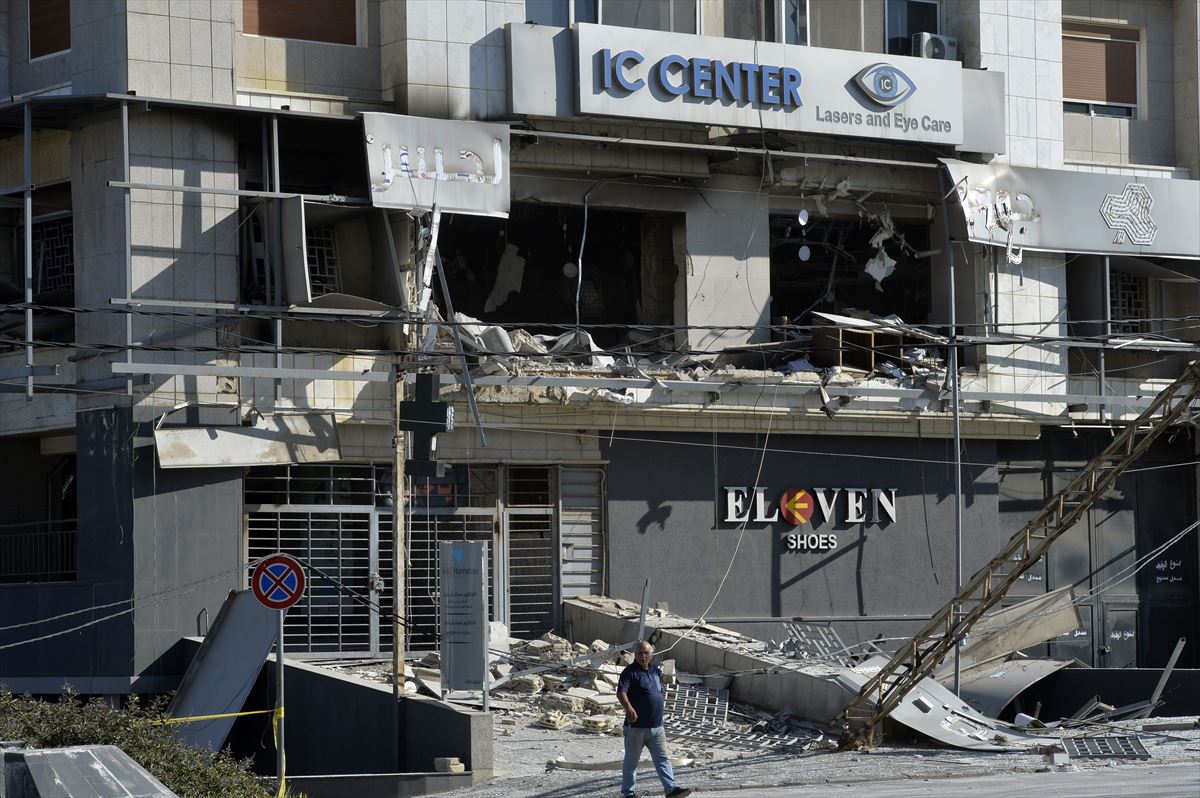 Una sucursal bombardeado. Foto: EFE