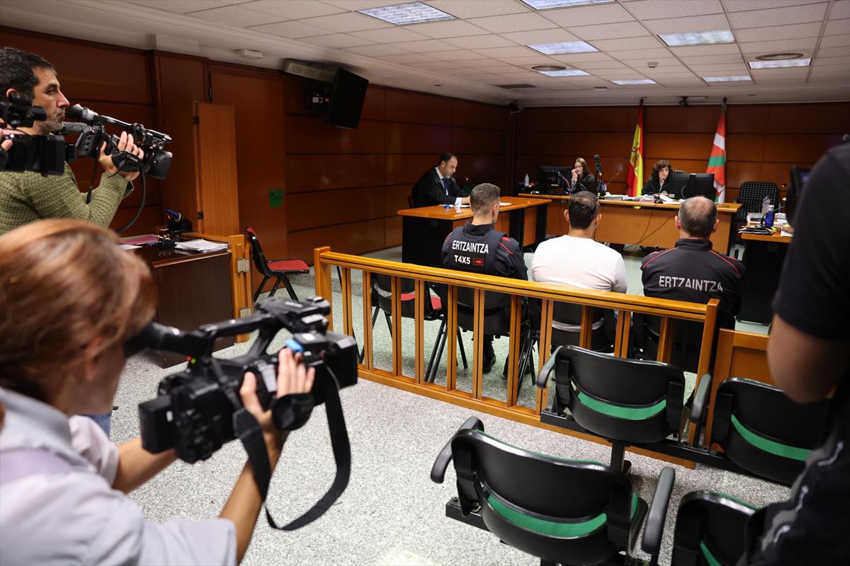 Uno de los momentos captados por las cámaras durante el juicio. Foto: EFE