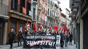 Dos pamplonicas condenados a prisión por coacciones a un hombre que portaba la bandera española