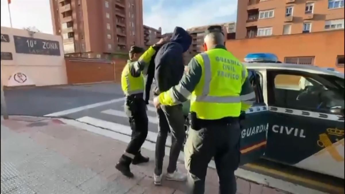 El detenido. Imagen obtenida de un vídeo de Agencias.