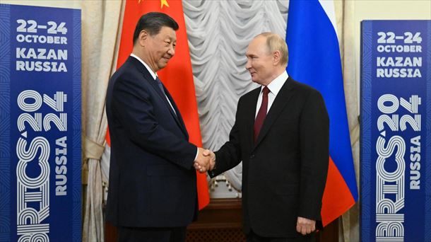 Vladimir Putin Errusiako presidentea eta Xi Jinping Txinako agintaria goi-bileran. Argazkia: EFE