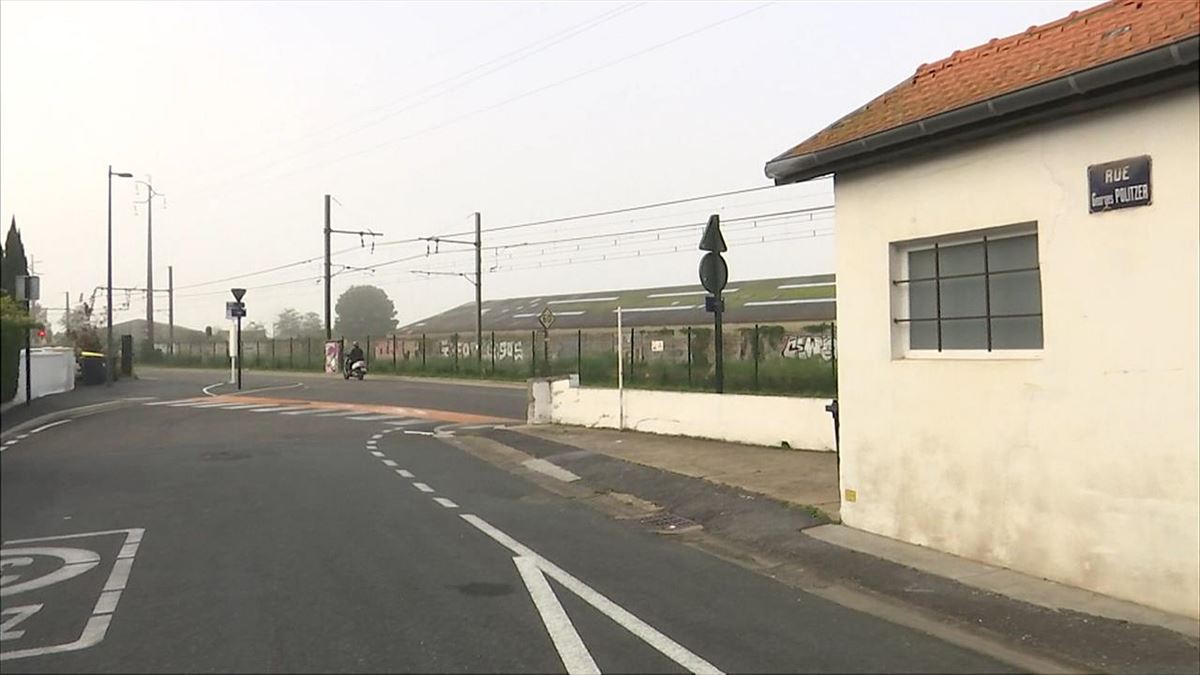 Calle Georges Politzer de Bokale (Lapurdi), donde ocurrió la reyerta. Imagen: EITB