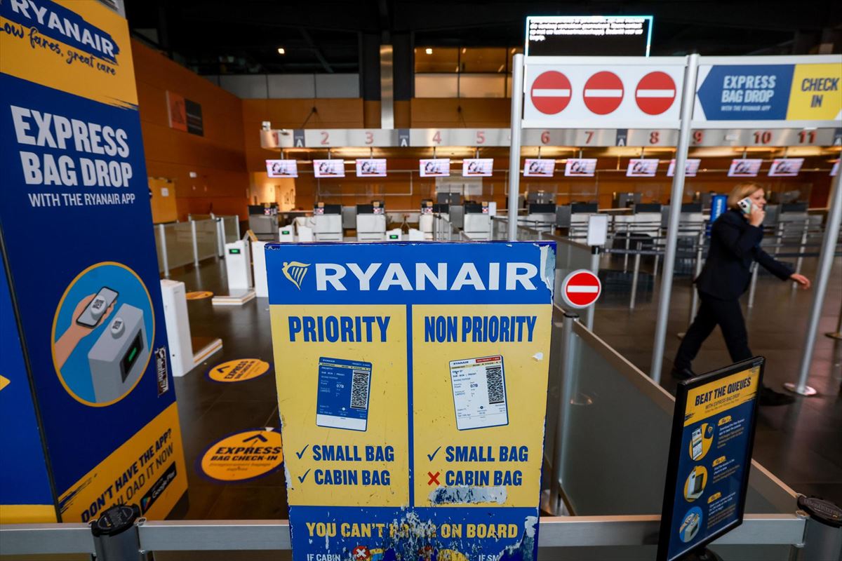 Mostrador de facturación de Ryanair, en una imagen de archivo. Foto: EFE