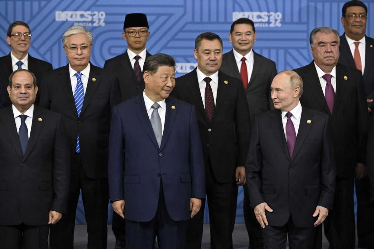 El presidente ruso, Vladímir Putin y el presidente chino, Xi Jinping, en la cumbre de Kazán. EFE