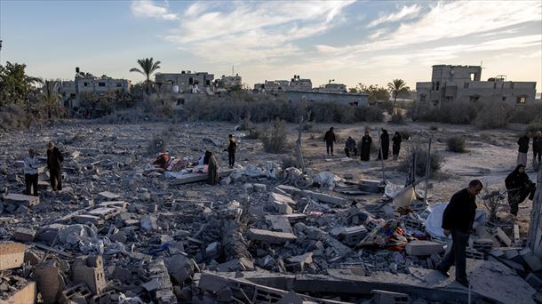 Devastación en Jan Yunis (sur de Gaza) tras los bombardeos isralíes. Foto: EFE