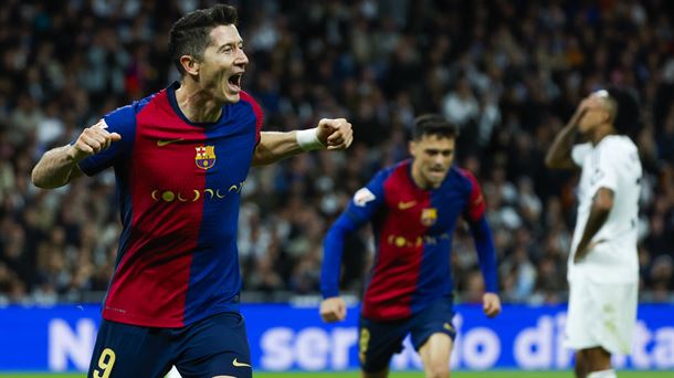 Robert Lewandowski celebra un gol en el Santiago Bernabéu. Foto: EFE