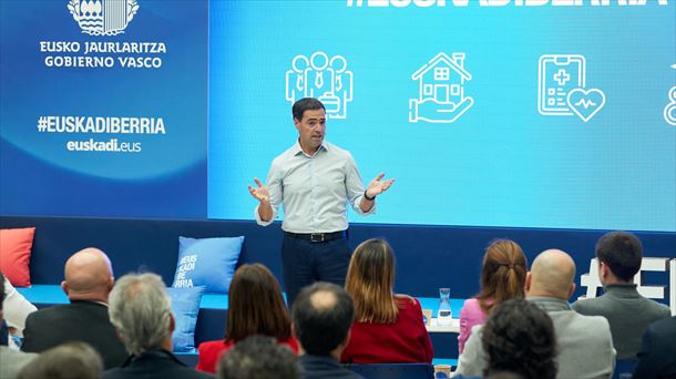 El lehendakari, hoy en un encuentro con ciudadanos celebrado en Vitoria-Gasteiz. EFE