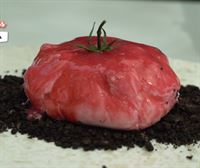 Trampantojo de tomate con fresas, un postre kilómetro 0