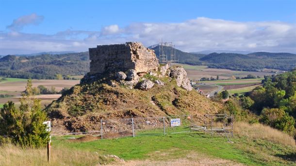 Comienzan las excavaciones arqueológicas en el foso del Castillo de Bernedo para su puesta en valor