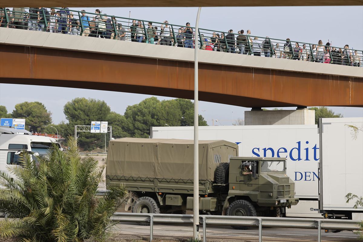 Miles de personas se desplazan desde Valencia